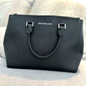 Micheal Kors Purse